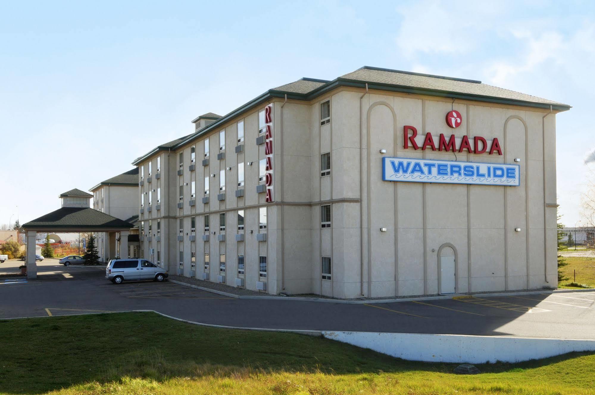 Ramada By Wyndham Red Deer Hotel & Suites Dış mekan fotoğraf